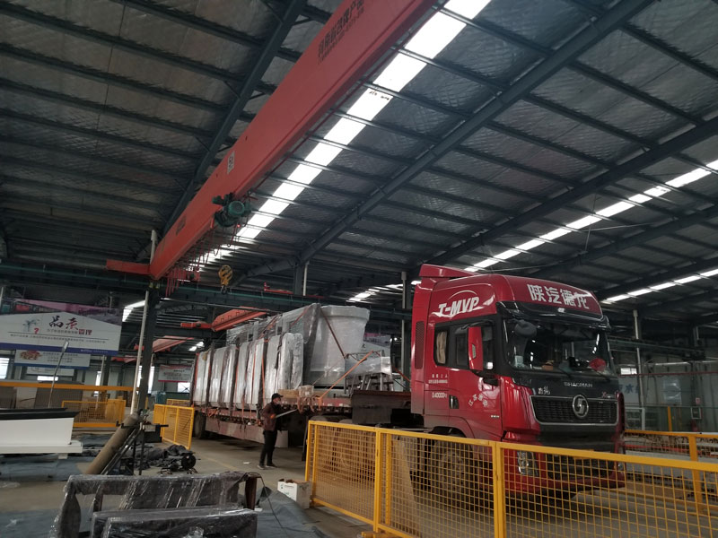 榮大候車亭廠家發往湖南的公交候車亭發貨案例